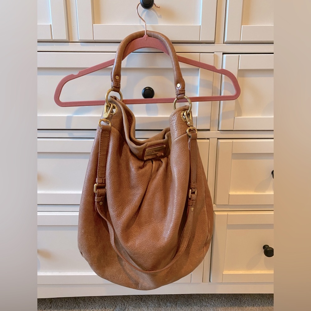 MARC by MARC JACOBS brown leather shoulder bag.